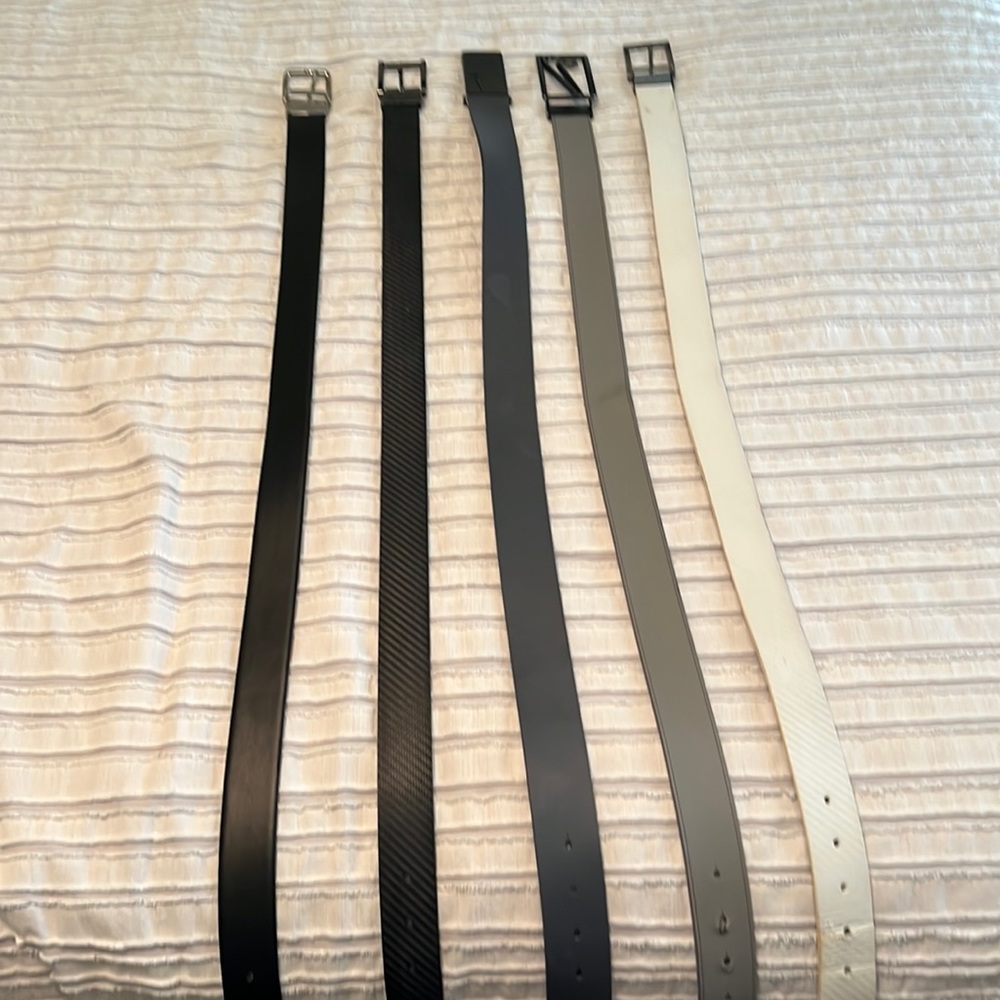 Nike men’s belts size 32. Gray/white/black. Good condition.